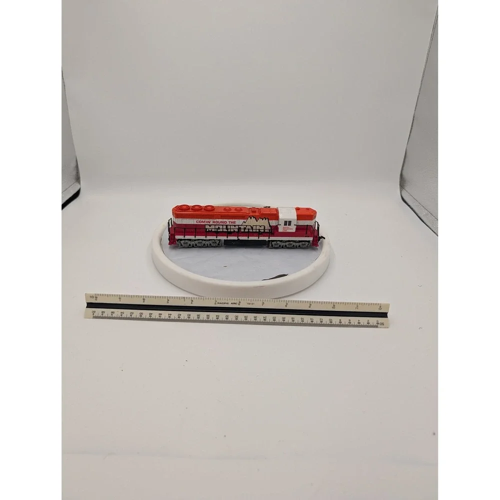 Rocky Mountain Line Diesel Locomotive HO‎ Scale Red White Comin Round Mountain